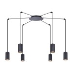 Lampa wisząca Puerto 6-punktowa w kolorze czarnym, z sześcioma cylindrycznymi kloszami, zawieszona na cienkich linkach, zamontowana na okrągłej podsufitce, na białym tle.