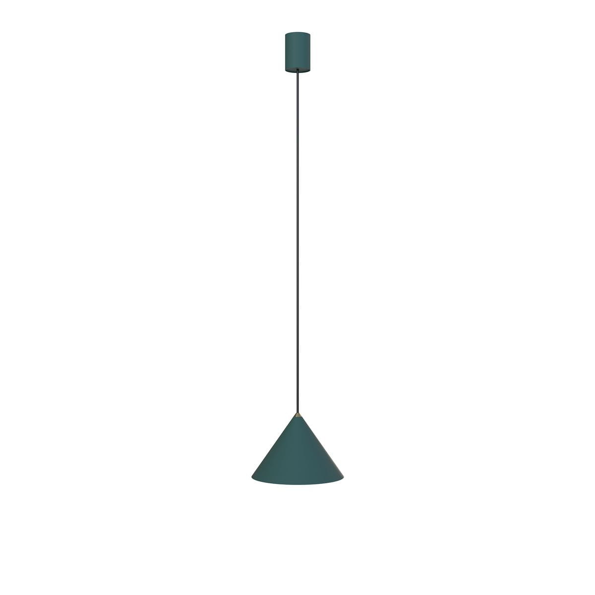 Zielona lampa wisząca Zenith D20,5 o kształcie stożka, zawieszona na długim przewodzie. Górna część lampy ma cylindryczny uchwyt. Proste, minimalistyczne wzornictwo, idealna do różnorodnych aranżacji wnętrz.