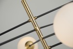 Lampa wisząca Oviedo 8-punktowa w kolorze czarnym i złotym, z metalową konstrukcją. Widoczne eleganckie, okrągłe klosze oraz połączenia w kolorze złotym. Ujęcie z góry, ukazujące detale konstrukcji i koordynację kolorów.