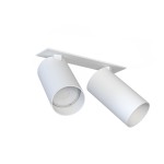 Biała lampa sufitowa wpustowa Mono Surface z dwoma punktami świetlnymi. Cylindryczne klosze są zamocowane na prostokątnej podstawie. Klosze mają gładką, matową powierzchnię, co nadaje minimalistyczny wygląd. Lampa montowana na suficie.