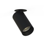 Czarna lampa sufitowa wpustowa Mono Surface, o cylindrycznym kształcie, zamontowana na stropie. Widoczna żarówka w środku, skierowana lekko w dół, z matową teksturą obudowy. Produkt w nowoczesnym stylu, idealny do oświetlenia wnętrz.