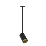 Lampa wisząca Mono Surface Long M w kolorze czarnym z złotym wnętrzem, o cylindrycznym kształcie, zawieszona na cienkim, prostym przewodzie. Ujęcie z boku, ukazujące detal wykończenia oraz stylowy design.