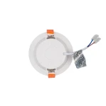 Oprawa LED CL Kos o mocy 8W, jasności 670 lm, barwie 4000K w kolorze białym. Widok z góry, z widocznymi sprężynami mocującymi oraz przewodami elektrycznymi. Prosta, okrągła konstrukcja, idealna do zabudowy.