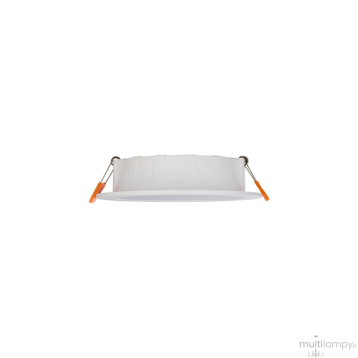 Oprawa do zabudowy CL Kos LED 10W, 1100lm, 4000K w kolorze białym. Produkt widoczny z boku, z metalowymi mocowaniami w kolorze pomarańczowym. Gładka, okrągła konstrukcja, przeznaczona do montażu w sufitach.