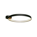 Czarna lampa sufitowa Circle LED D55 o okrągłym kształcie, zamontowana na suficie. Posiada cienki, matowy pierścień z diodami LED, emitującymi ciepłe światło. Prosty, nowoczesny design, idealna do minimalistycznych wnętrz.