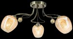 Lampa sufitowa 3-punktowa Blanka w kolorze patyny, z trzema szklanymi kloszami o lekko złotym wykończeniu i dekoracyjnymi kryształkami. Ujęcie z dołu, ukazujące elegancki design i kształt kloszy. Idealna do nowoczesnych wnętrz.