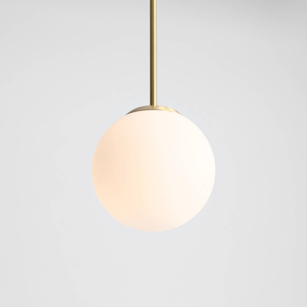 Lampa wisząca Bosso D30 w kolorze mosiądzu z matowym, okrągłym kloszem. Produkt zawieszony na cienkim, prostym przewodzie, prezentowany na jasnym tle. Kluczowa cecha to minimalistyczny design, idealny do nowoczesnych wnętrz.