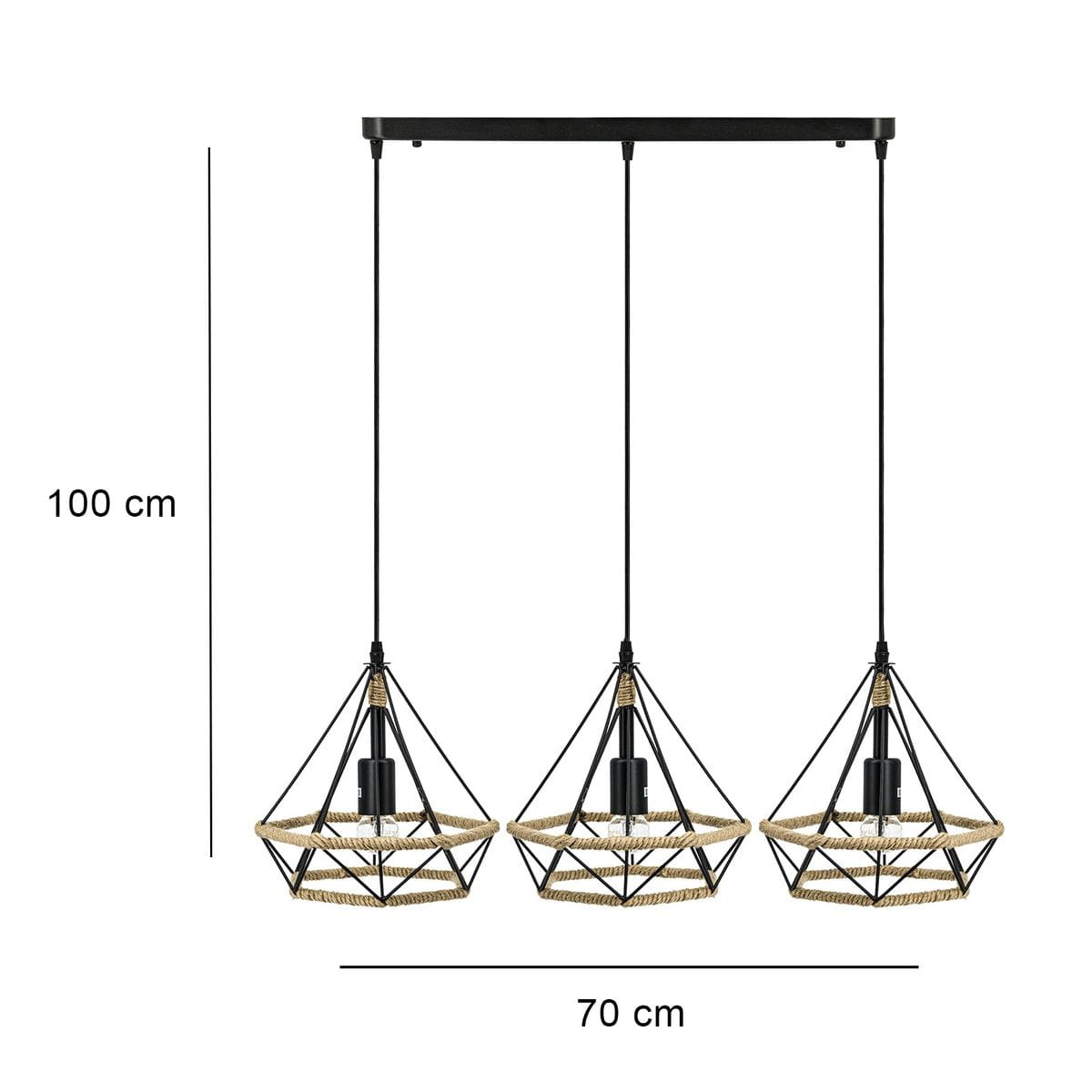 Lampa wisząca Piramida 3-punktowa w kolorze czarnym z dekoracyjnym sznurem. Składa się z trzech kloszy w kształcie piramidy zawieszonych na czarnych linkach. Wymiary: długość 70 cm, wysokość 100 cm.