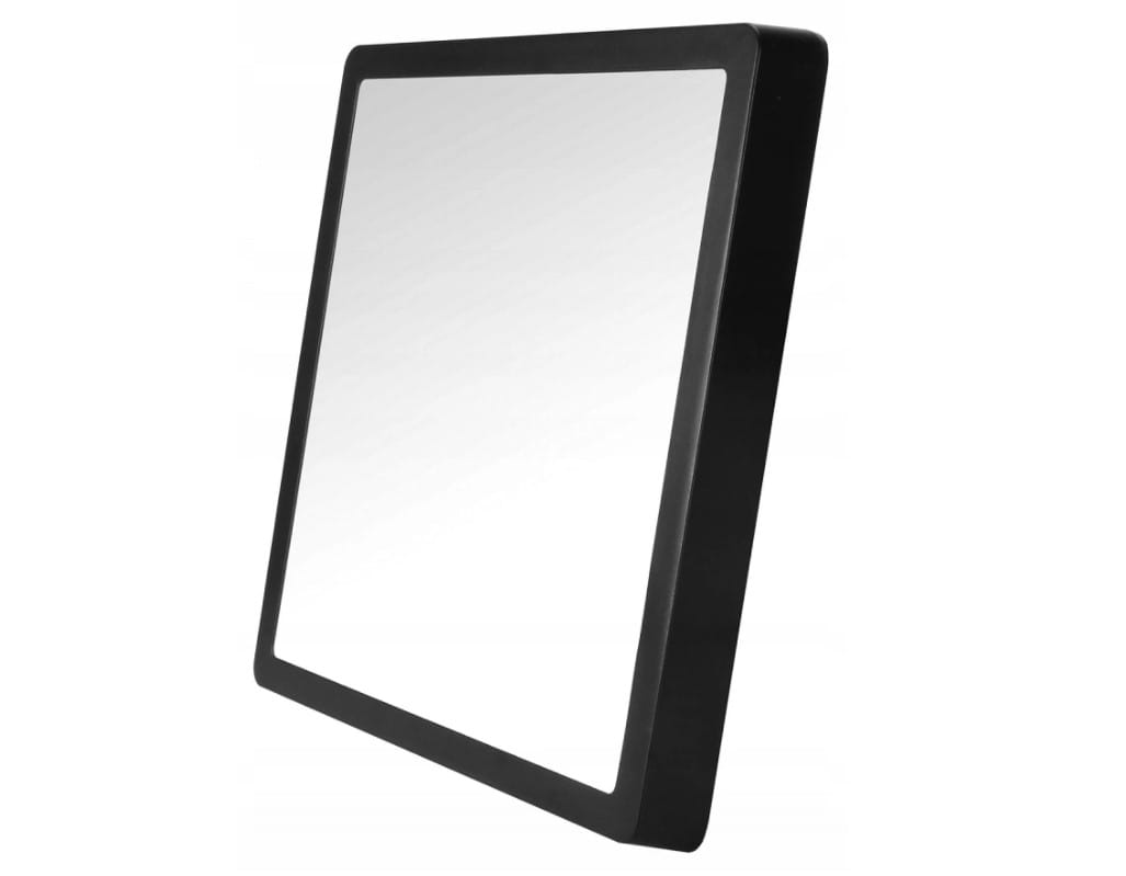 Kwadratowy panel LED natynkowy o wymiarach 28x28 cm, mocy 24W, barwie światła 4000K, w czarnej obudowie. Ujęcie z boku pokazuje cienką ramkę oraz gładką powierzchnię, zapewniającą nowoczesny wygląd.