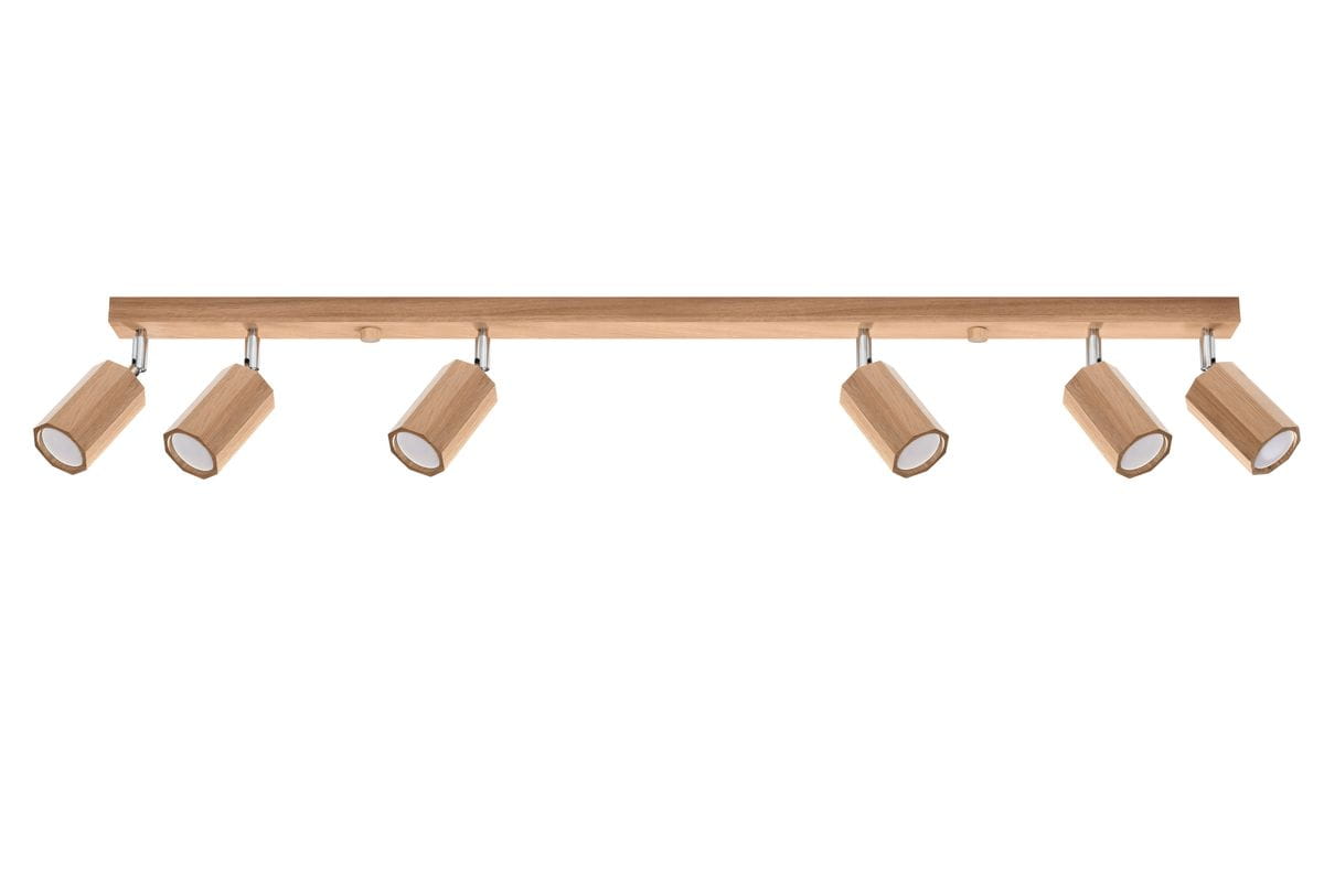 Lampa sufitowa Zeke, 6-punktowa, z drewnianym stelażem i sześcioma okrągłymi reflektorami w kolorze naturalnego drewna. Ułożona poziomo, z widocznymi metalowymi mocowaniami. Prosta forma, idealna do nowoczesnych wnętrz.