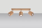 Lampa sufitowa Keke SL.1037, 3-punktowa, z drewnianymi kloszami w kształcie heksagonu. Ułożona poziomo na metalowej listwie, z widocznymi białymi źródłami światła. Tło jasnoszare, minimalistyczne.