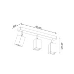 Lampa sufitowa Keke, 3-punktowa, z prostokątną belką o długości 45 cm i wysokości 20 cm. Trzy kwadratowe reflektory, każdy o wymiarach 5 cm, zawieszone na regulowanych mocowaniach, w minimalistycznym stylu.