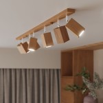 Lampa sufitowa Keke 6-punktowa w stylu nowoczesnym. Drewniana konstrukcja z kloszami w formie prostokątów, zawieszona na białym uchwycie. Klosze skierowane w różnych kierunkach, emitujące ciepłe światło.