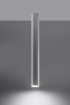 Biała lampa sufitowa Lagos H60 w formie cylindrycznej, zawieszona w pionie. Prosta, matowa powierzchnia, emitująca światło w dół. Na jednolitym tle, bez dodatkowych elementów dekoracyjnych.