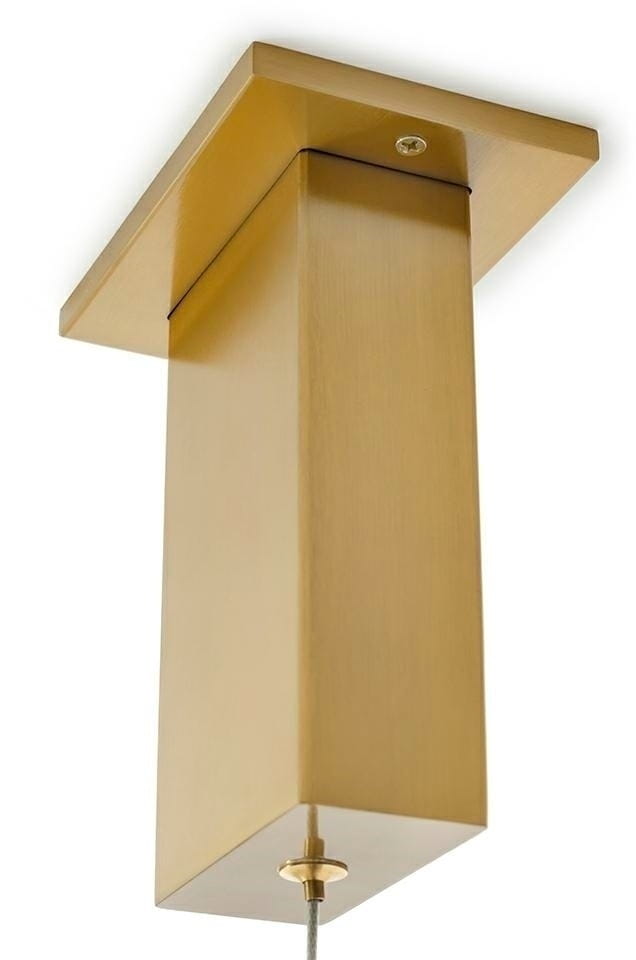 Lampa wisząca Ring D80 LED w kolorze złotym, z metalowym kloszem o prostokątnym kształcie. Produkt zawieszony na cienkim przewodzie, z widocznym mocowaniem. Tło białe, co podkreśla elegancki design lampy.