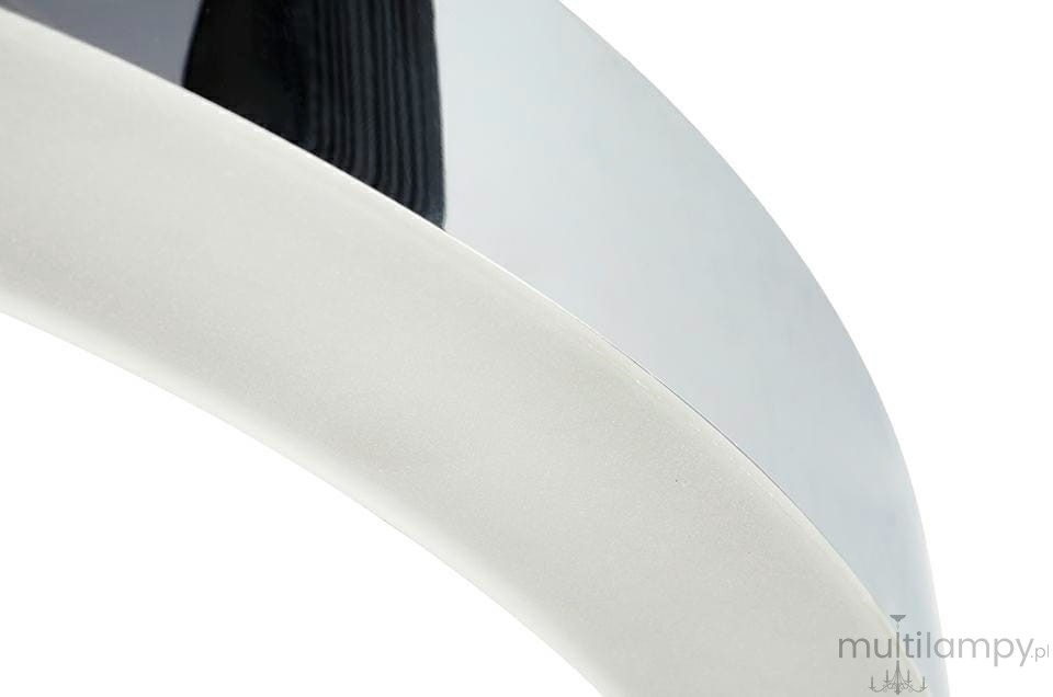 Srebrna lampa wisząca Ring D60 LED, 1-punktowa. Widoczny zaokrąglony kształt z błyszczącą powierzchnią, z detalem matowej faktury. Ujęcie z bliska, koncentrujące się na krawędzi lampy.