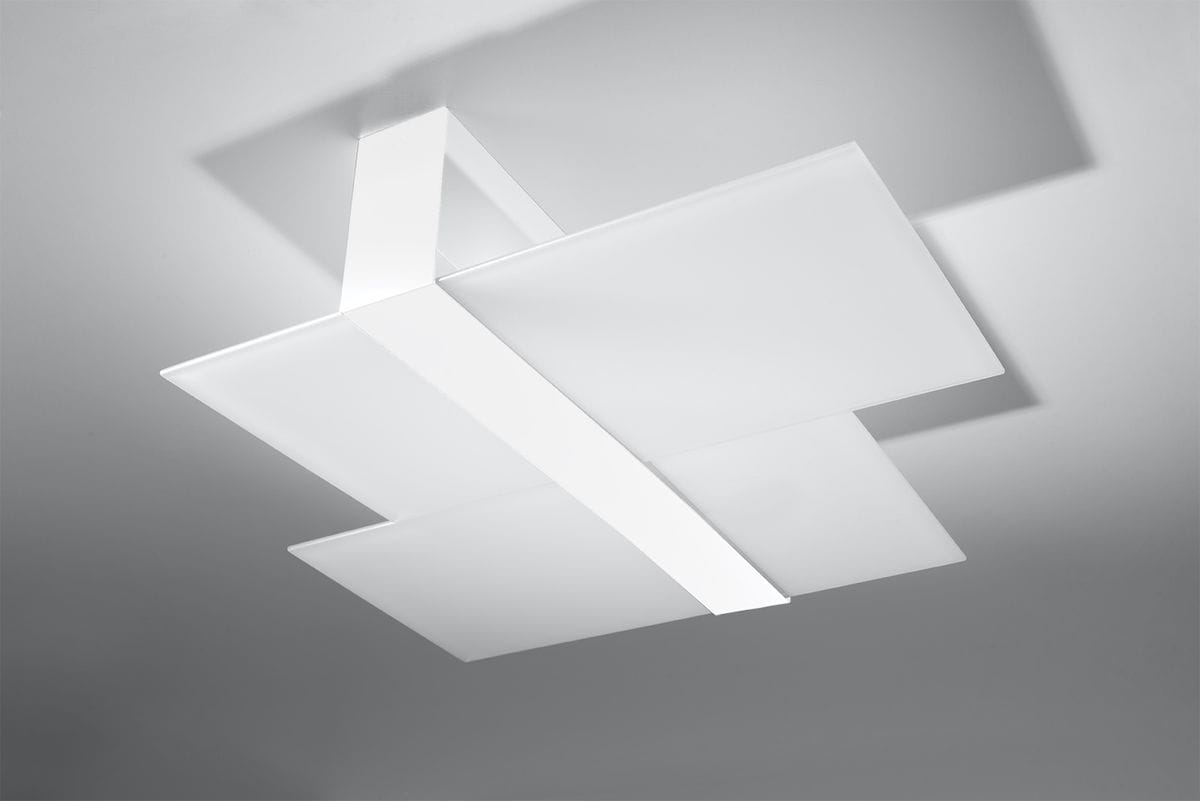Lampa sufitowa 2-punktowa Massimo w białym kolorze. Posiada dwa prostokątne klosze z matowego szkła, zamontowane na płaskiej, białej podstawie. Ujęcie z dołu, ukazujące subtelny design i minimalistyczny styl.