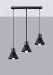 Lampa wisząca 3-punktowa w kolorze czarnym z metalowymi abażurami w kształcie stożków, zawieszona na cienkich kablach. Montaż sufitowy, elegancki design, idealna do nowoczesnych wnętrz. Tło w odcieniach szarości.
