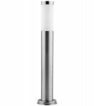 Lampa stojąca Manila H65 w kształcie okrągłego słupka, wykonana z metalowego srebrnego korpusu z mleczną osłoną na górze. Ujęcie frontalne, widoczna solidna podstawa. Idealna do oświetlenia przestrzeni ogrodowej.