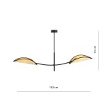 Czarna lampa sufitowa 2-punktowa Lotus z rattanowymi kloszami, o wymiarach 102 cm szerokości i 51 cm wysokości. Produkt zawieszony na cienkim stelażu, z kloszami w kształcie półokręgów, umieszczonymi na końcach ramienia.