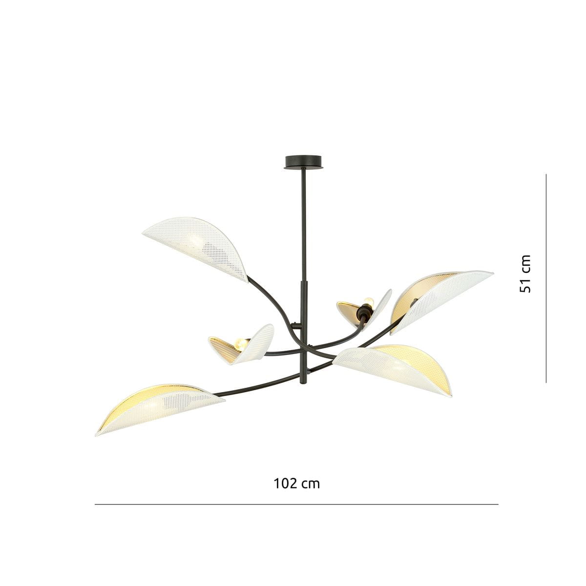 Lampa sufitowa Lotus 6-punktowa w białym i złotym kolorze, z metalowymi ramionami i kloszami w kształcie liści. Wymiary: 102 cm szerokości, 51 cm wysokości. Klosze z białym i złotym wykończeniem, zamontowana na czarnym stelażu.