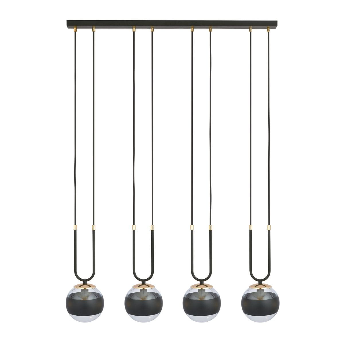 Lampa wisząca Glam 4-punktowa w kolorze czarnym z przezroczystymi kulami. Elementy metalowe w złotym kolorze, cztery zwisające klosze na długich, czarnych przewodach. Ujęcie frontalne, produkt zamontowany na prostokątnej podstawie.