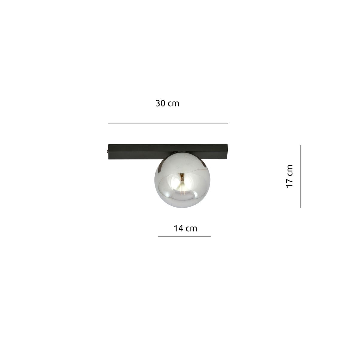 Lampa sufitowa Fit 1-punktowa, czarna z grafitowym uchwytem, z okrągłą, metaliczną, lustrzaną kulą o średnicy 14 cm. Wymiary: długość 30 cm, wysokość 17 cm. Produkt zamontowany na suficie, ukazujący minimalistyczny design.