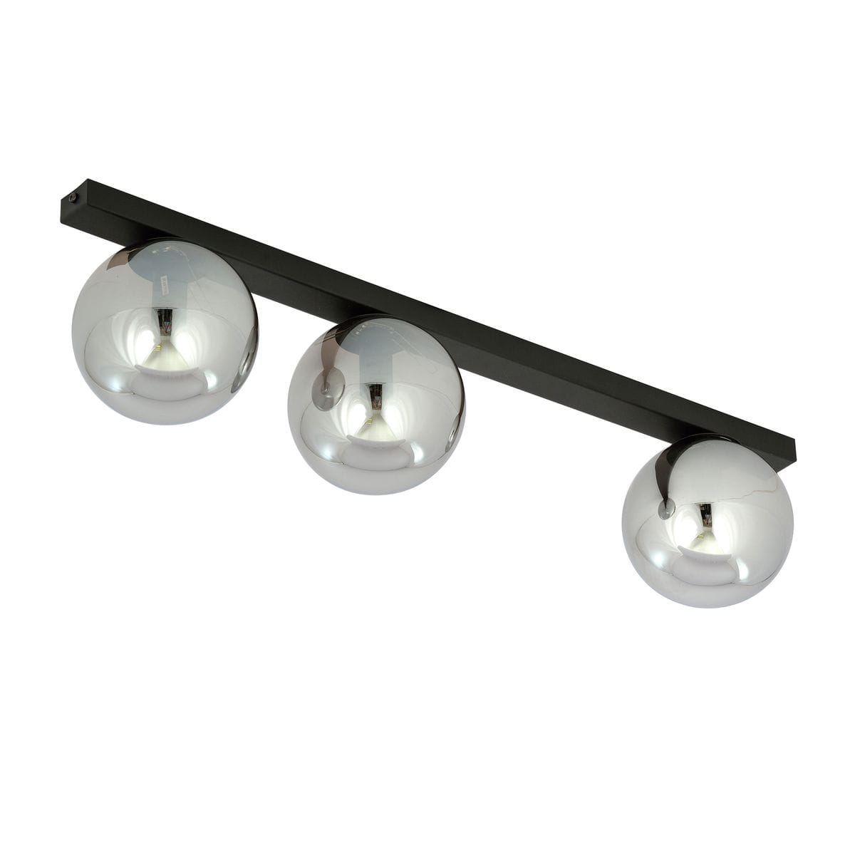 Lampa sufitowa 3-punktowa w kolorze czarnym z chromowanymi kulami. Ułożona poziomo na prostokątnej podstawie. Kule mają błyszczącą powierzchnię, odbijającą światło, co może dodawać blasku wnętrzu. Idealna do nowoczesnych aranżacji.