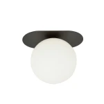 Czarna lampa sufitowa 1-punktowa Plaza z białą, okrągłą kloszem. Ujęcie z góry, klosz umieszczony na prostokątnej, czarnej podstawie. Prosta forma, idealna do nowoczesnych wnętrz.