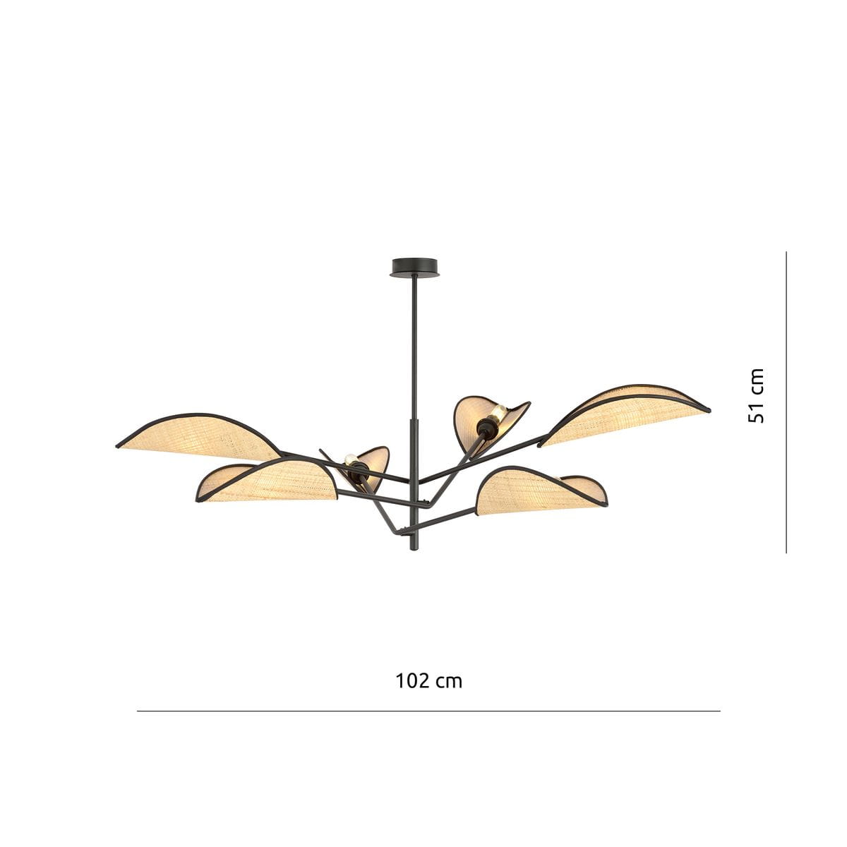 Czarna lampa sufitowa Vene z rattanowymi abażurami, 6-punktowa, o wymiarach 102 cm szerokości i 51 cm wysokości. Ujęcie frontalne, z wyeksponowanymi detalami konstrukcji i kształtem kloszy. Idealna do nowoczesnych wnętrz.