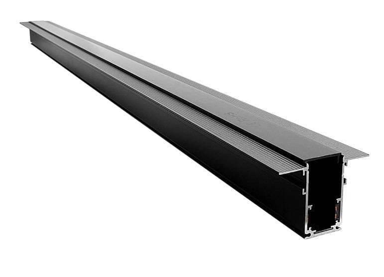 Szyna magnetyczna podtynkowa gips-karton, 150 cm, w kolorze czarnym. Ułożona poziomo, z widoczną szczeliną do montażu. Wykonana z metalu, z teksturowaną powierzchnią. Oferuje estetyczne i funkcjonalne rozwiązanie do oświetlenia.