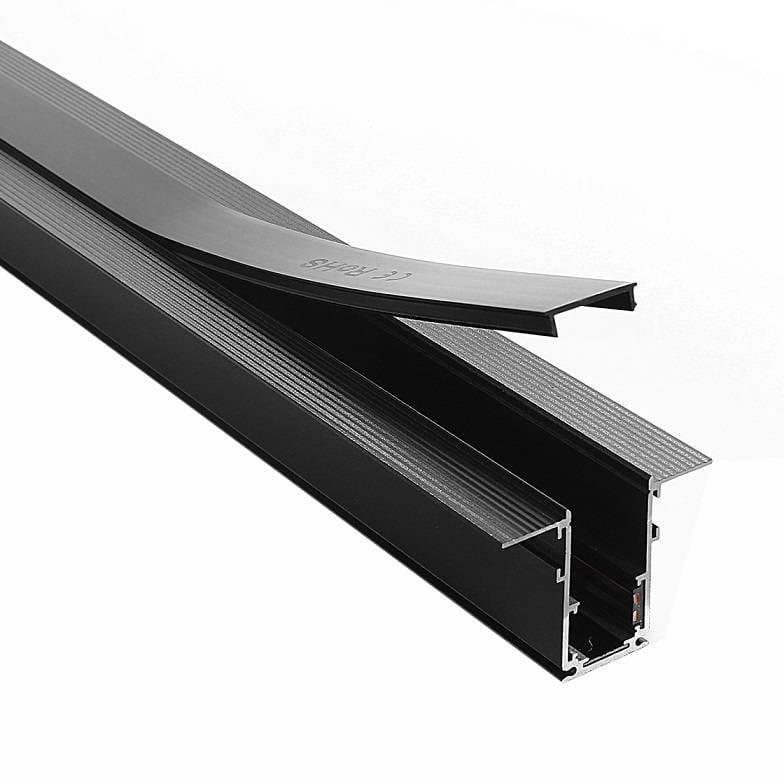 Szyna magnetyczna podtynkowa gips-karton o długości 150 cm w kolorze czarnym. Widok z boku, ukazujący profil szyny oraz jej teksturowaną powierzchnię. Elementy są złożone, z widocznym otworem na przewody elektryczne.