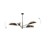 Czarna lampa sufitowa Vene 4-punktowa z metalowymi kloszami w złotym kolorze. Ujęcie z góry, wisząca, z delikatnymi, asymetrycznymi ramionami. Klosze w formie liści, lekko odchylone, zapewniające efektowne rozproszenie światła.