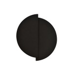 Czarny kinkiet Form 9, 2-punktowy, o minimalistycznym designie. Produkt w kształcie dwóch półokręgów, umieszczonych obok siebie, wykonany z matowego materiału. Ujęcie frontalne, na jednolitym tle.