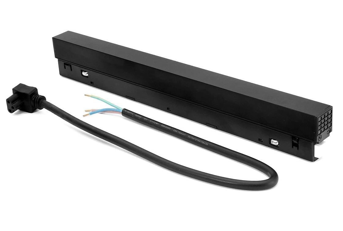 Zasilacz wpinany do szyn magnetycznych, czarny, o mocy 200W/48DC. Produkt ma prostokątny kształt z gładką, matową powierzchnią. Widoczny jest kabel z wtyczką w kształcie prostokąta oraz trzy kolorowe przewody. Ujęcie z boku, na jednolitym tle.