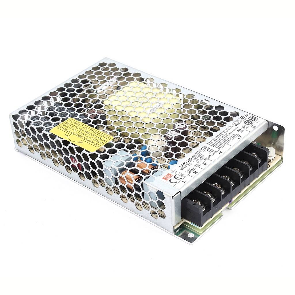 Zasilacz zewnętrzny do szyn magnetycznych 150W/48DC, metalowa obudowa z siatką, widoczne złącza. Na obudowie etykieta z informacjami technicznymi. Produkt leży na białym tle, z boku widoczne połączenia elektryczne.