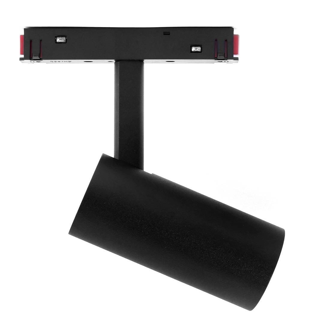 Reflektor spot LED do szyny magnetycznej 15W/3000K w kolorze czarnym, w pozycji wiszącej, z cylindrycznym kloszem. Kąt ujęcia z boku, ukazuje zamontowane mocowanie oraz prostą, matową teksturę. Idealny do oświetlenia wnętrz.