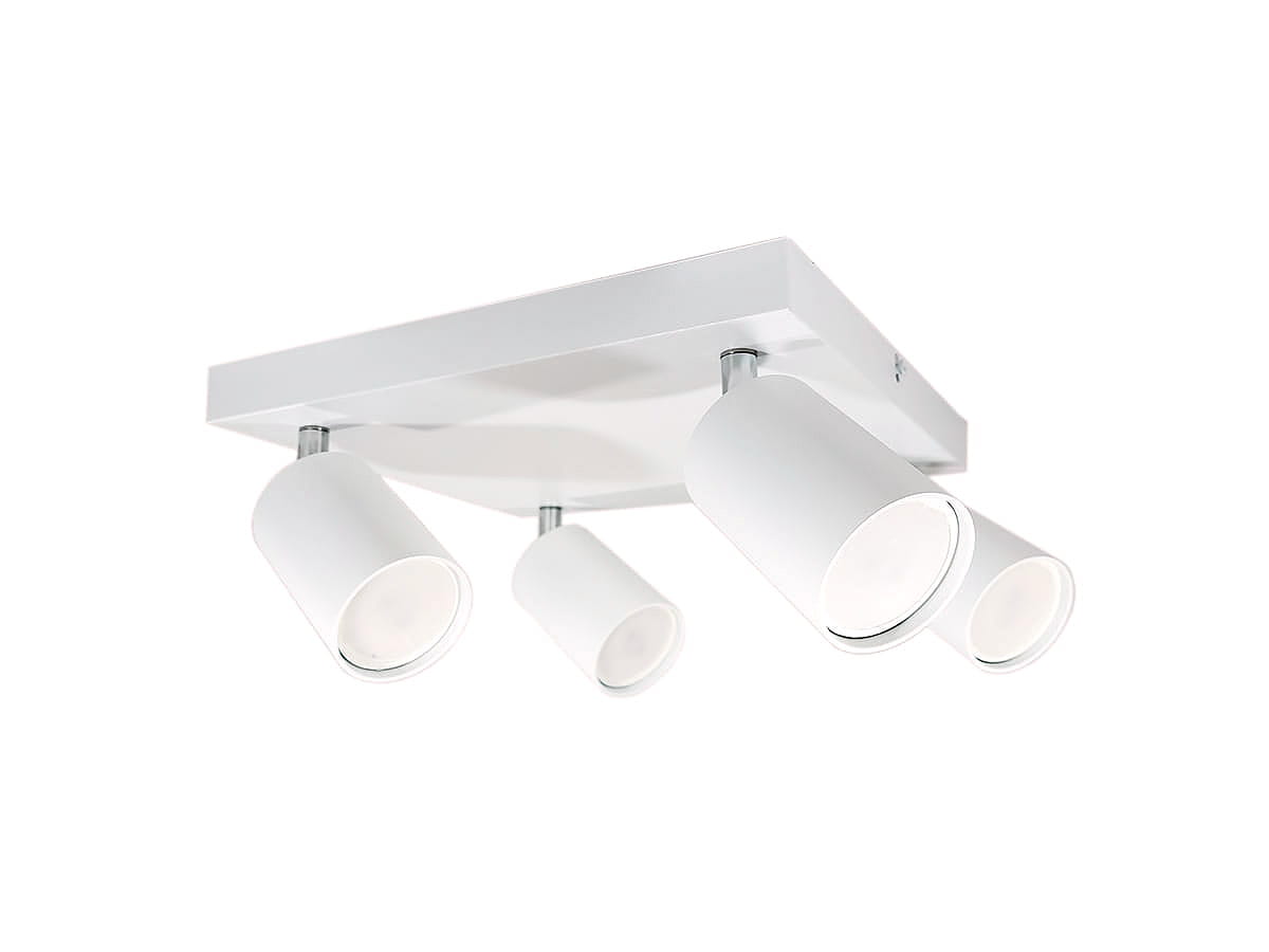 Bardo lampa sufitowa 4-punktowa w kolorze białym z elementami chromowanymi. Cztery ruchome reflektory w kształcie cylindrów zamontowane na kwadratowej podstawie. Ujęcie z boku, pokazujące detal konstrukcji i wykończenia.