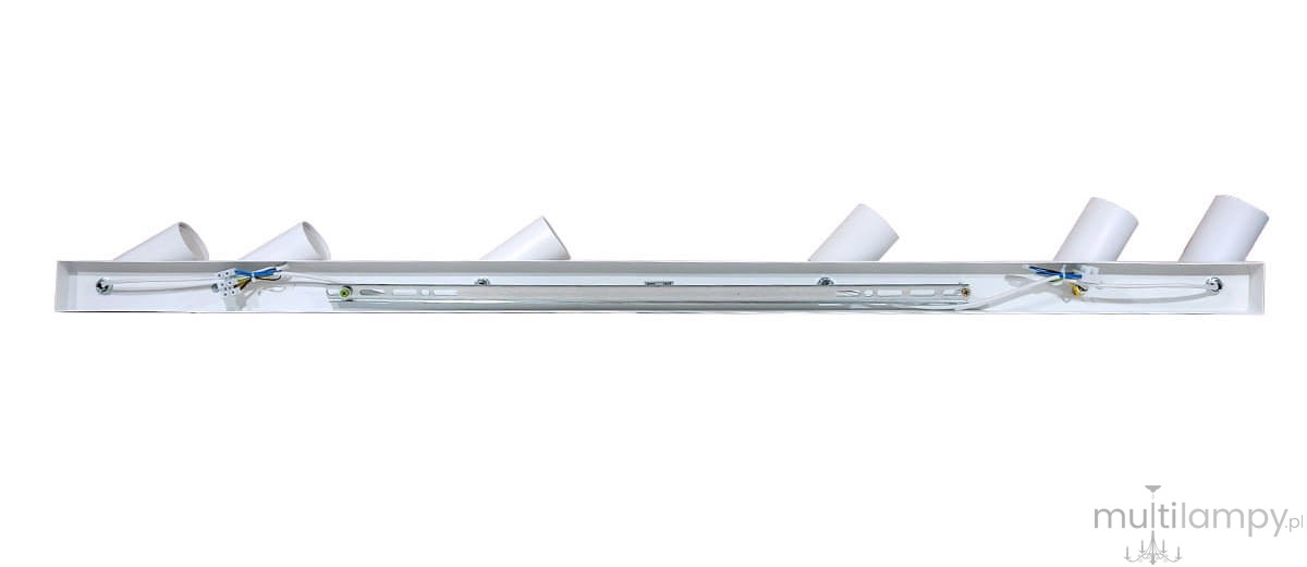 Bardo lampa sufitowa 6-punktowa w kolorze białym i chromowanym. Prosta konstrukcja z sześcioma ruchomymi kloszami w kształcie cylindrów. Ujęcie z góry, z lampą zamontowaną na ścianie. Widoczne przewody elektryczne i mocowanie.