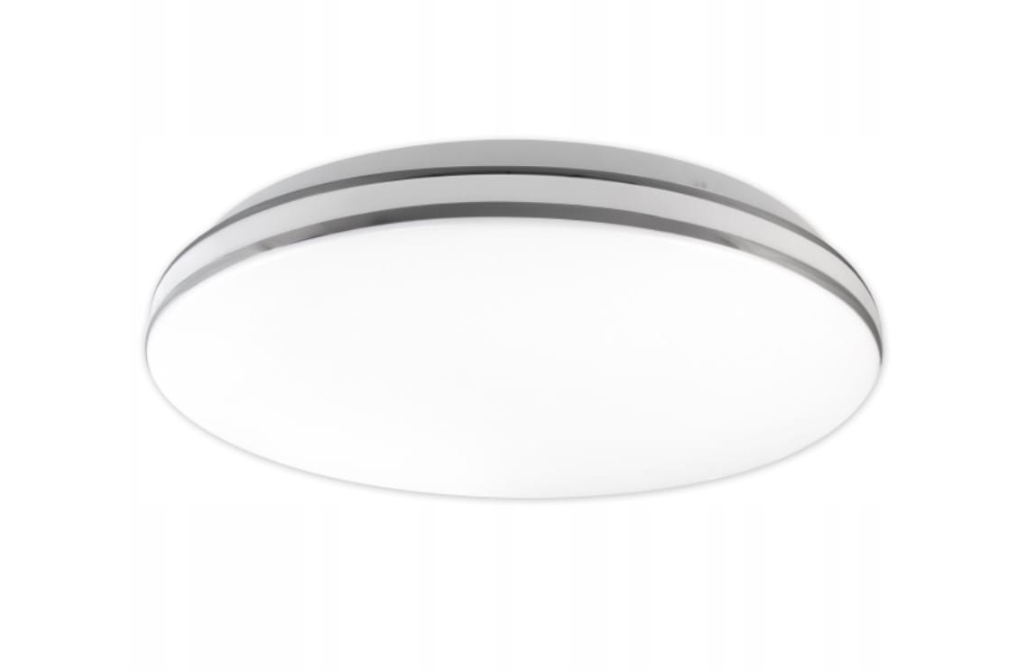 Plafon Kiro LED D38 w kolorze białym z chromowanym wykończeniem, o okrągłym kształcie. Ujęcie frontalne, produkt zamontowany na suficie. Źródło światła 24W, temperatura barwowa 4000K. Odporność na wilgoć IP44.