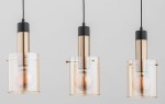 Lampa wisząca Bella 3-punktowa w kolorze złotym z przezroczystymi kloszami. Posiada trzy źródła światła, metalowe elementy w złotym odcieniu i czarne detale. Produkt zawieszony na cienkim przewodzie, z widocznymi żarówkami w kloszach.