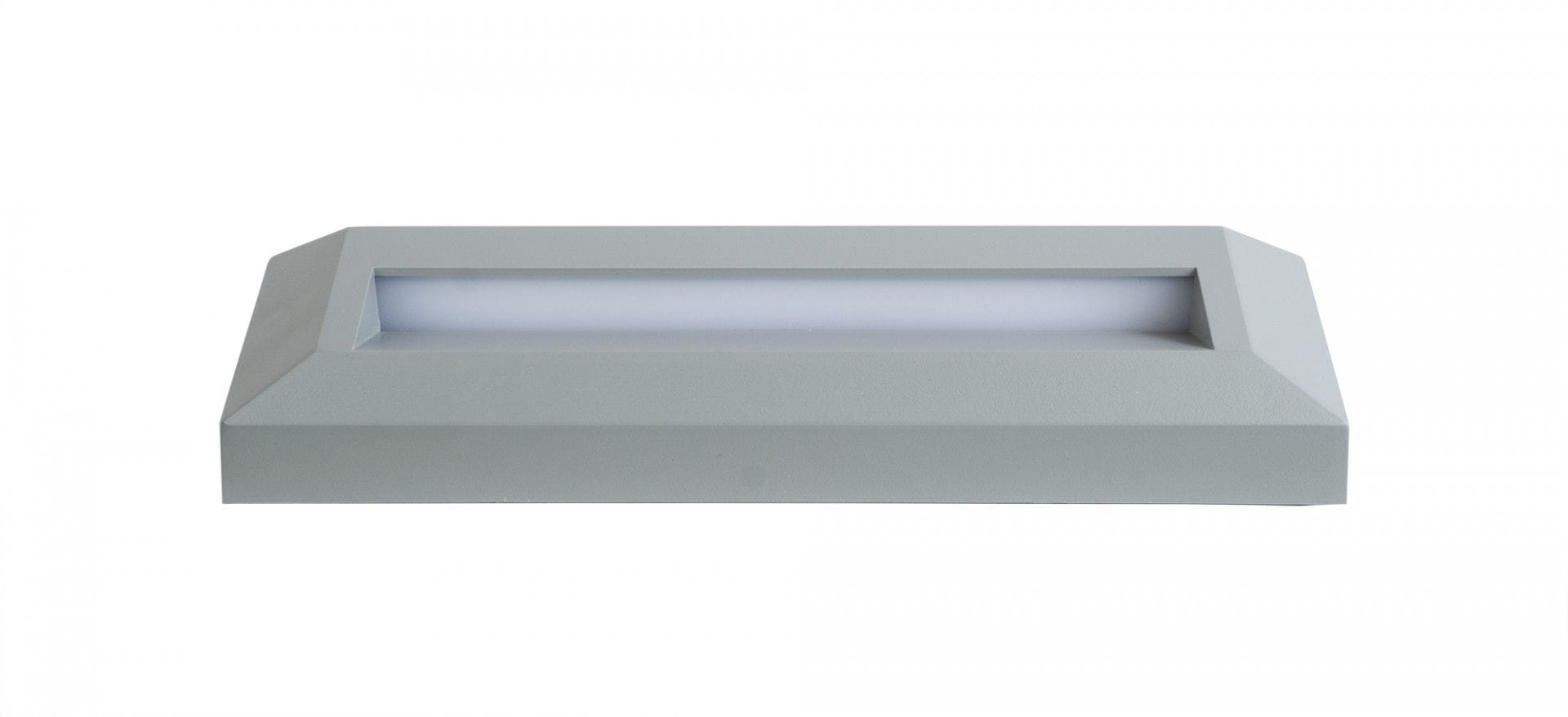 Szara lampa elewacyjna Mur PC LED w kształcie prostokąta z wbudowanym źródłem światła. Ujęcie frontalne, produkt leżący na białym tle. Gładka powierzchnia, brak widocznych napisów i logo. Idealna do oświetlenia zewnętrznego.