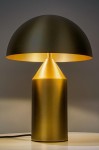 Lampa biurkowa Fungo w kolorze złotym z mosiądzu. Posiada cylindryczną podstawę i półokrągły klosz. Ujęcie frontalne, ukazujące elegancki design i matową fakturę. Kabel widoczny na dole.