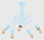Lampa wisząca Tango 5-punktowa w kolorze błękitnym, z pięcioma przewodami zakończonymi oprawkami dla żarówek. Kształt swobodnie splątanych kabli, z widocznymi żarówkami w kształcie kul. Zamontowana na okrągłym, błękitnym elemencie sufitowym.