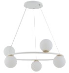 Lampa wisząca Gama Koło 5-punktowa w kolorze białym. Okrągła konstrukcja z pięcioma matowymi kulami, zawieszona na cienkich linkach. Metalowy stelaż w białym kolorze z elementami w kolorze złotym. Idealna do nowoczesnych wnętrz.