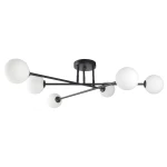 Czarna lampa sufitowa Dorado LP-002/6C BK z sześcioma białymi okrągłymi kloszami. Ułożona w formie rozłożystej, z metalowymi ramionami. Widoczne mocowanie sufitowe, prosta forma, nowoczesny design.