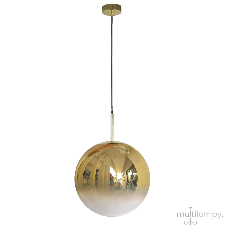 Złota lampa wisząca Palla D15 z kulistym kloszem, zawieszona na czarnym przewodzie. Klosz o lustrzanej powierzchni odbija otoczenie. Górna część z metalowym mocowaniem. Długość przewodu umożliwia regulację wysokości montażu.