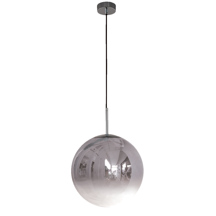 Lampa wisząca Palla D15 w kształcie półkulistej, chromowanej, z czarnym przewodem. Zawieszona na metalowym mocowaniu, idealna do nowoczesnych wnętrz, odbijająca otoczenie. Długość przewodu umożliwia dostosowanie wysokości zawieszenia.
