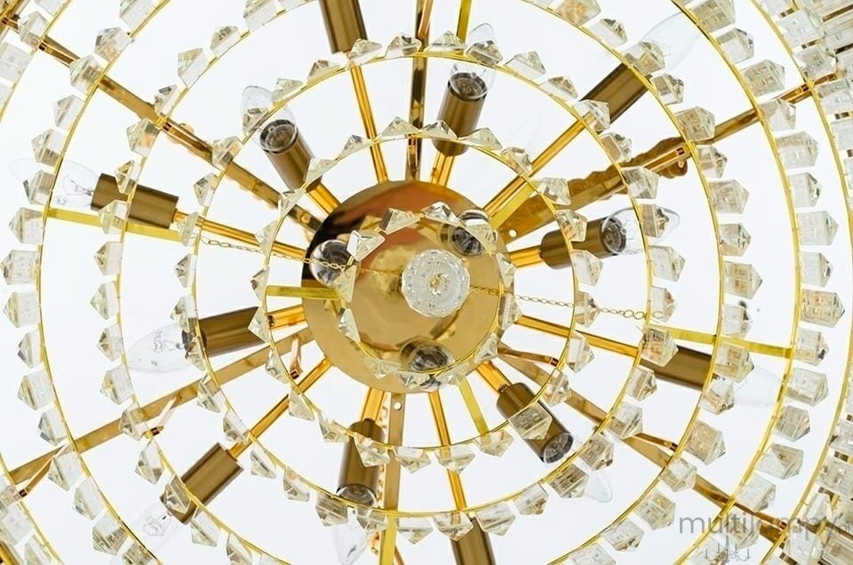 Złota lampa wisząca Imperial D80 z 16 punktami świetlnymi, z szklanymi elementami i metalową konstrukcją. Ujęcie z dołu ukazuje okrągłą formę, z lampami umieszczonymi na promieniach. Elegancka dekoracja sufitowa, idealna do nowoczesnych wnętrz.