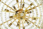 Złota lampa wisząca Imperial D80 z 16 punktami świetlnymi, z szklanymi elementami i metalową konstrukcją. Ujęcie z dołu ukazuje okrągłą formę, z lampami umieszczonymi na promieniach. Elegancka dekoracja sufitowa, idealna do nowoczesnych wnętrz.